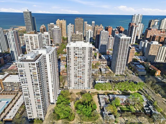 1455 N SANDBURG Terrace 504, Chicago, IL 60610