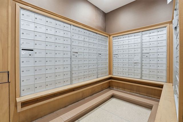 1455 N SANDBURG Terrace 504, Chicago, IL 60610