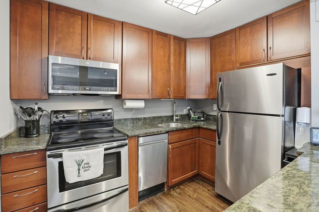 1455 N SANDBURG Terrace 504, Chicago, IL 60610