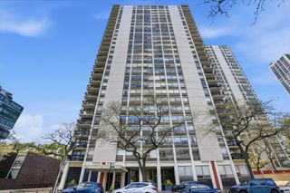 1455 N SANDBURG Terrace 504, Chicago, IL 60610
