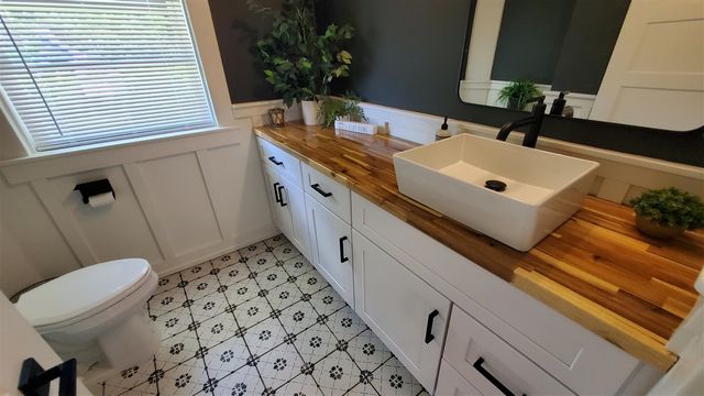 1350 Buffalo Avenue, Grand Rapids, MI 49505