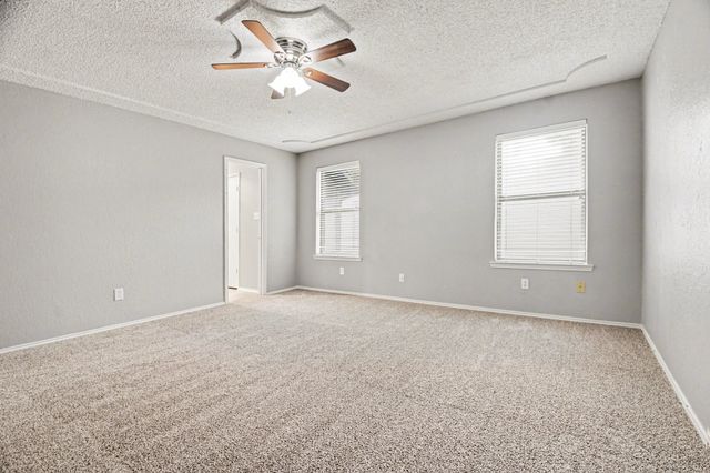 1562 Tiffany Forest Lane, Grapevine, TX 76051