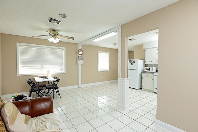 1314 Tiger Dr, Thibodaux, LA 70301