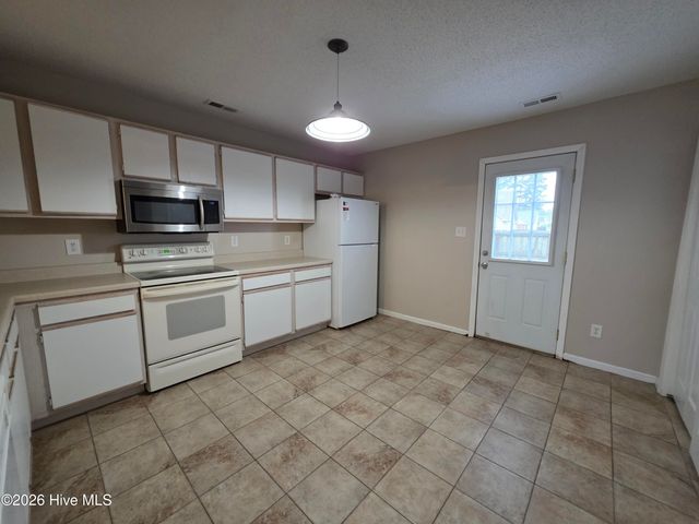 809 Timberlake Trail, Jacksonville, NC 28546