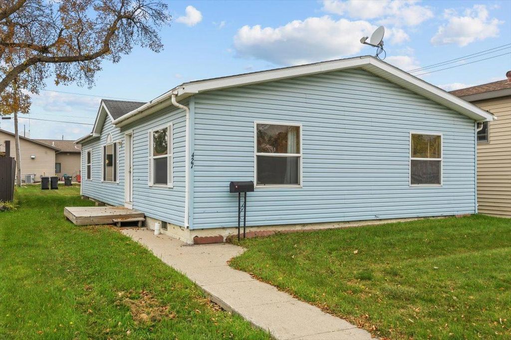 427 6th Street N, Breckenridge, MN 56520 — exterior