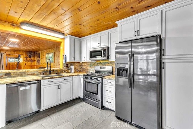 54055 Strawberry Valley Drive, Idyllwild, CA 92549