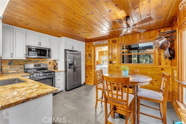 54055 Strawberry Valley Drive, Idyllwild, CA 92549