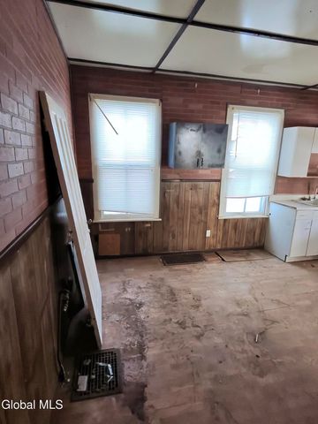 861 4th Avenue, Troy, NY 12182