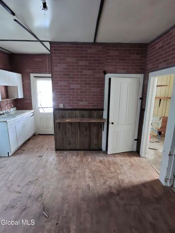 861 4th Avenue, Troy, NY 12182