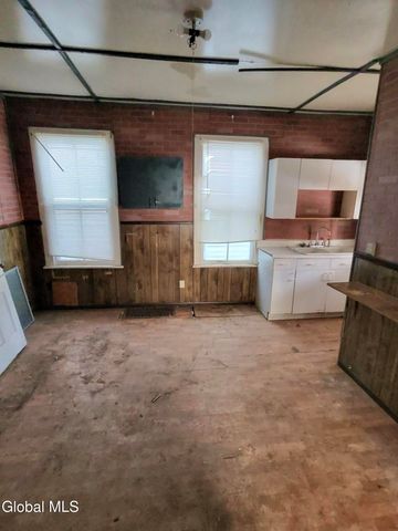 861 4th Avenue, Troy, NY 12182