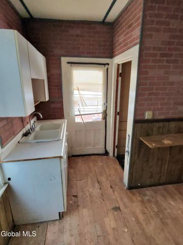 861 4th Avenue, Troy, NY 12182