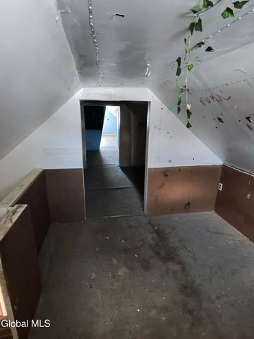 861 4th Avenue, Troy, NY 12182