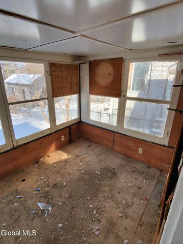 861 4th Avenue, Troy, NY 12182