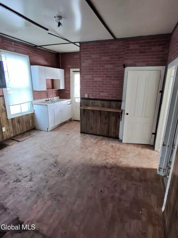 861 4th Avenue, Troy, NY 12182