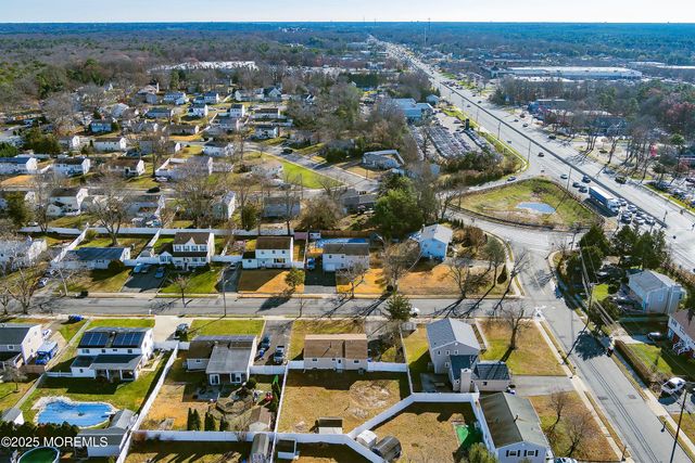 11 Forest Valley Drive, Toms River, NJ 08755