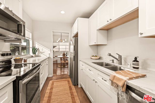 8401 Fountain Avenue 13, West Hollywood, CA 90069