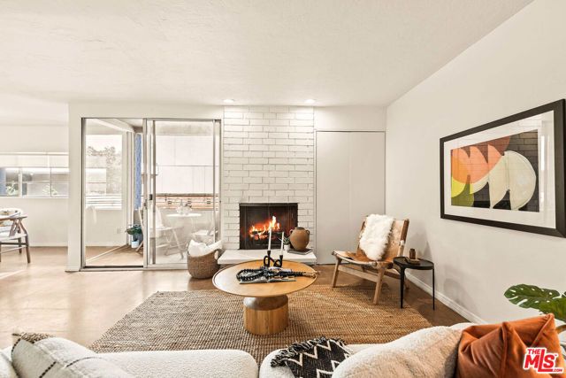 8401 Fountain Avenue 13, West Hollywood, CA 90069