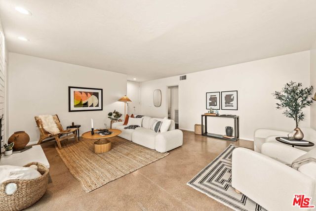 8401 Fountain Avenue 13, West Hollywood, CA 90069