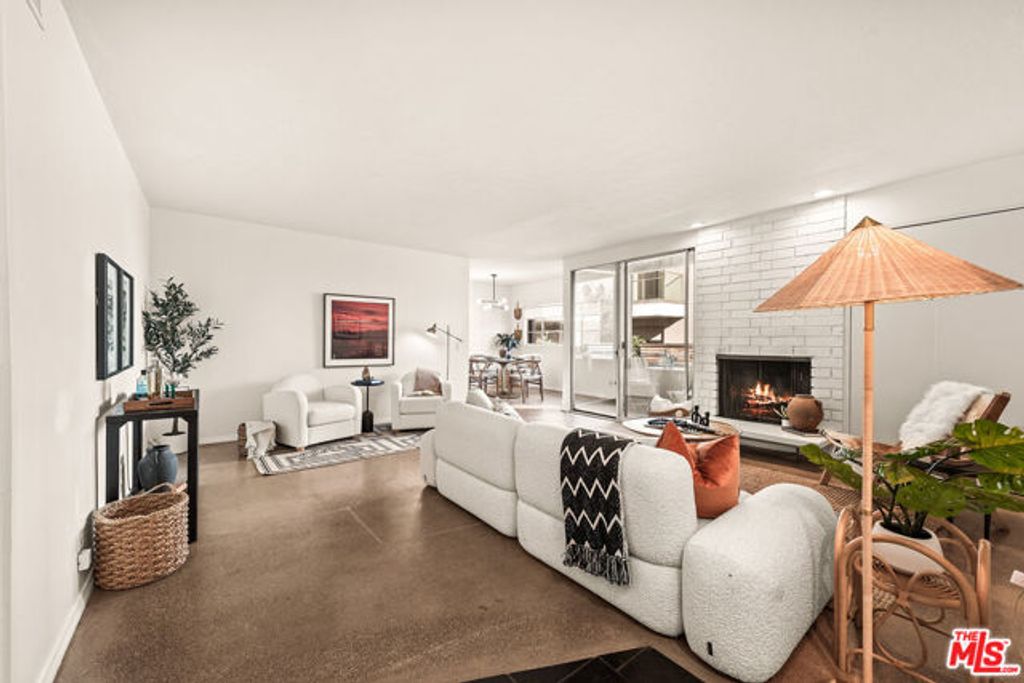 8401 Fountain Avenue 13, West Hollywood, CA 90069