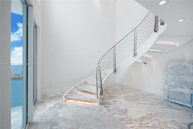 1000 S Pointe Dr PH-2804, Miami Beach, FL 33139