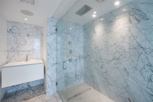 1000 S Pointe Dr PH-2804, Miami Beach, FL 33139