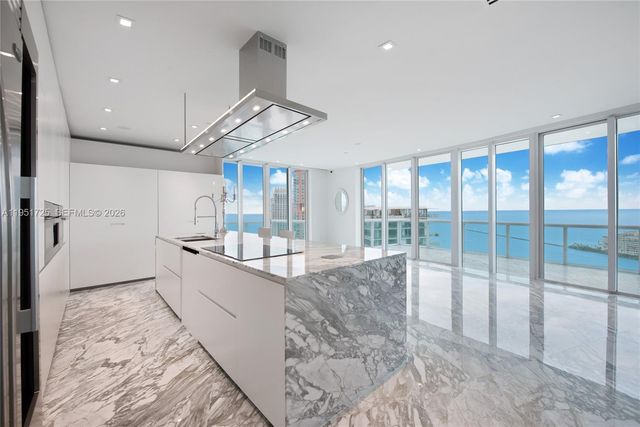 1000 S Pointe Dr PH-2804, Miami Beach, FL 33139