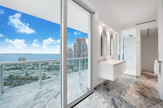 1000 S Pointe Dr PH-2804, Miami Beach, FL 33139