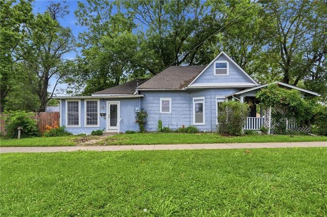 901 Pacific Avenue, Osawatomie, KS 66064