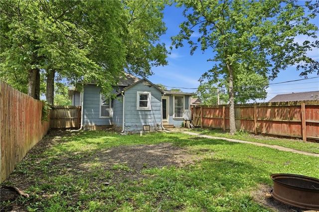 901 Pacific Avenue, Osawatomie, KS 66064