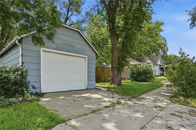 901 Pacific Avenue, Osawatomie, KS 66064