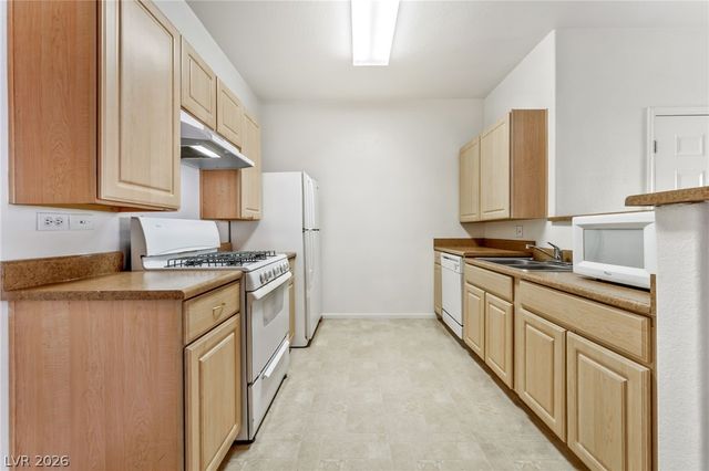 8250 North Grand Canyon Drive 1111, Las Vegas, NV 89166