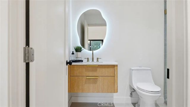 2943 Chesapeake, Los Angeles, CA 90016