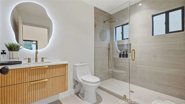 2943 Chesapeake, Los Angeles, CA 90016