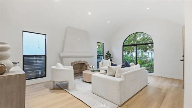 2943 Chesapeake, Los Angeles, CA 90016