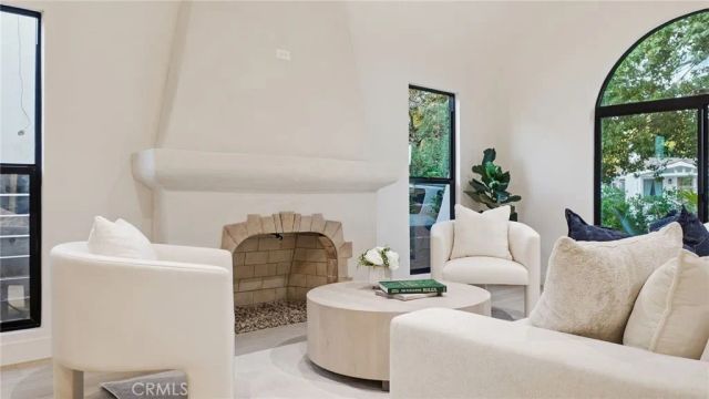 2943 Chesapeake, Los Angeles, CA 90016