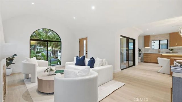 2943 Chesapeake, Los Angeles, CA 90016