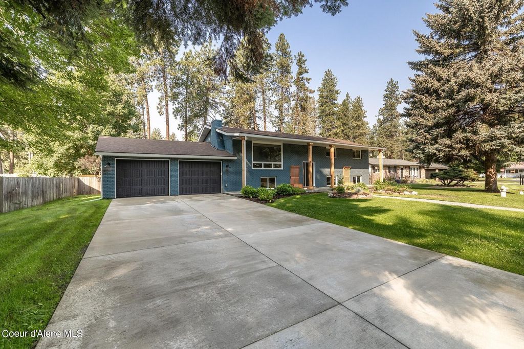 4144 E WOODLAND DR, Post Falls, ID 83854