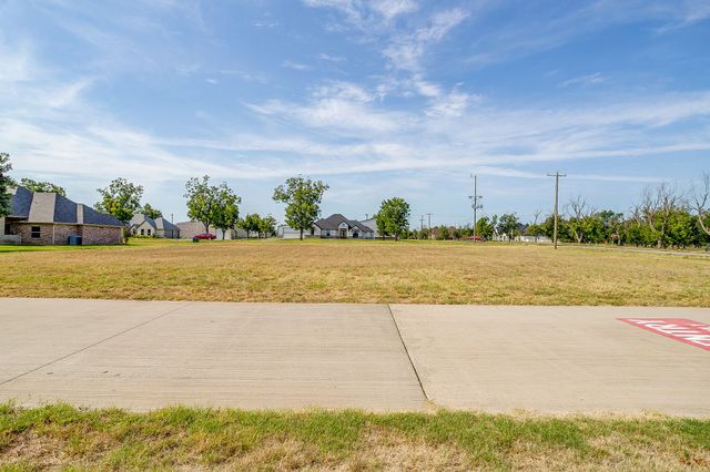 5001 Piper Drive, Granbury, TX 76049