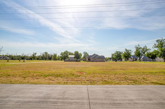 5001 Piper Drive, Granbury, TX 76049