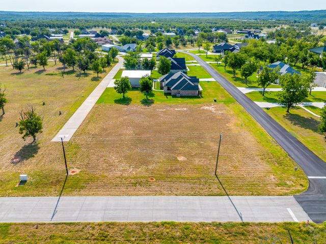 5001 Piper Drive, Granbury, TX 76049
