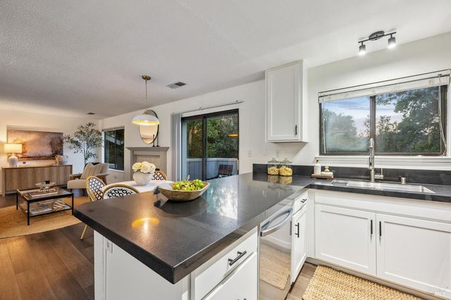 50 Hector Ln, Novato, CA 94949