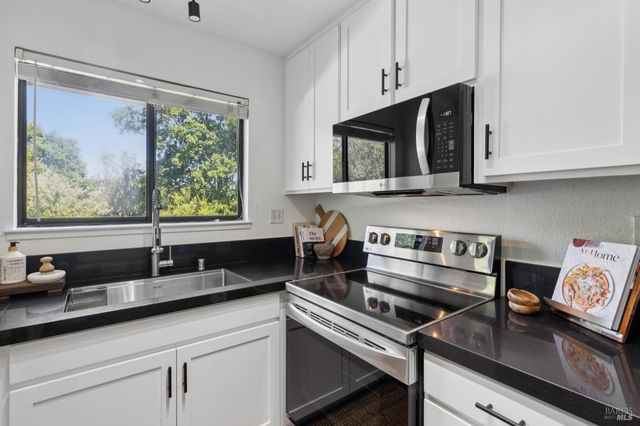 50 Hector Ln, Novato, CA 94949