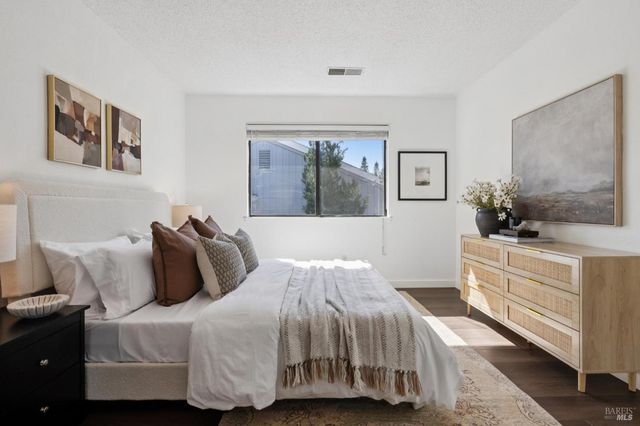 50 Hector Ln, Novato, CA 94949