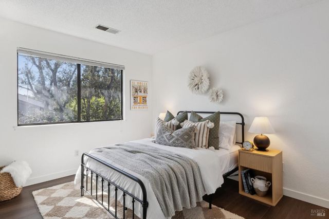 50 Hector Ln, Novato, CA 94949