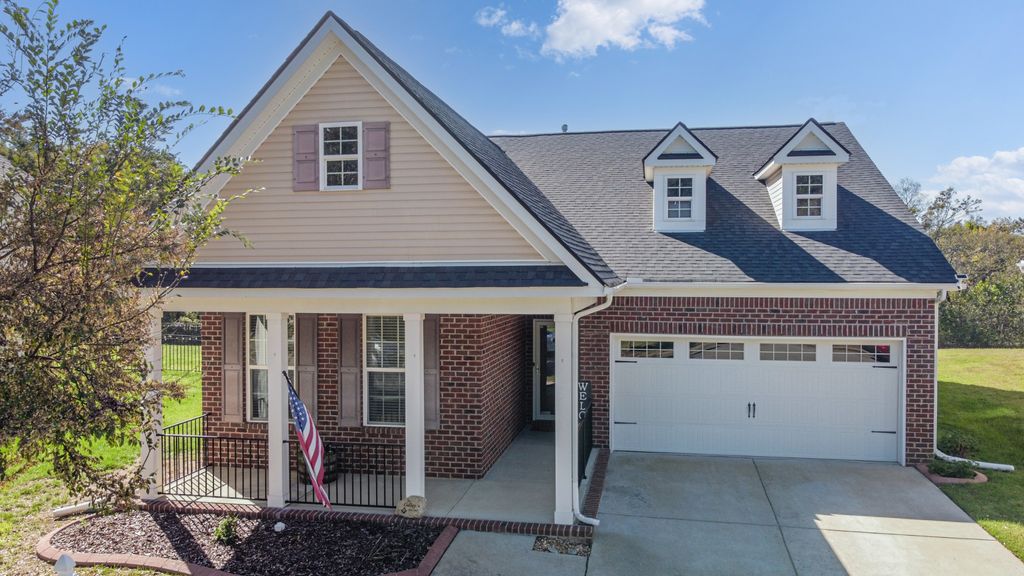 1881 Stonewater Dr, Hermitage, TN 37076