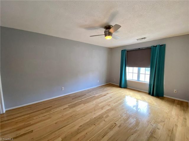 21 Meadowood Glen Way D, Greensboro, NC 27409