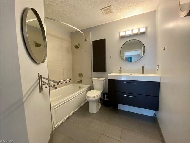 21 Meadowood Glen Way D, Greensboro, NC 27409