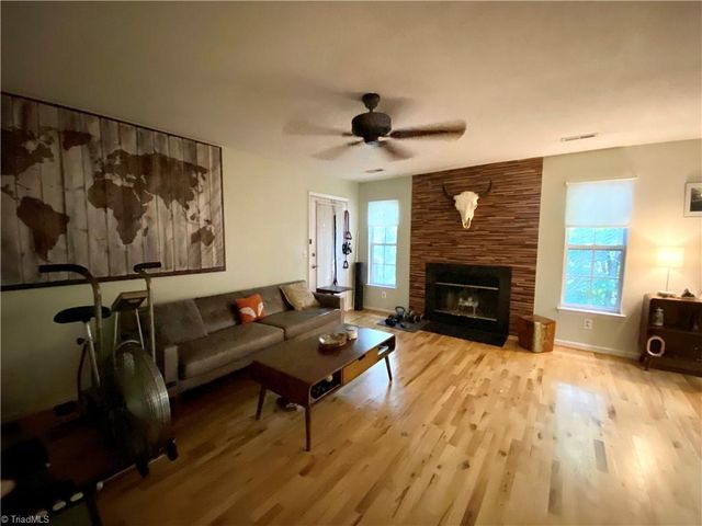 21 Meadowood Glen Way D, Greensboro, NC 27409
