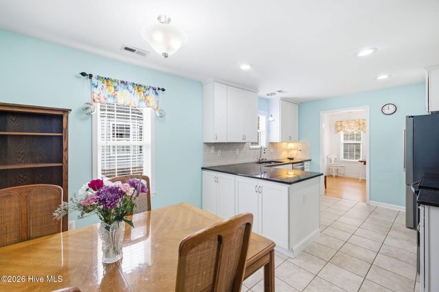 5121 Woods Edge Road, Wilmington, NC 28409