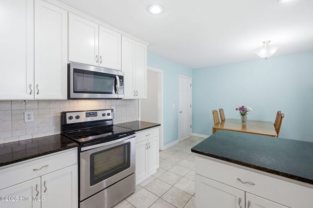 5121 Woods Edge Road, Wilmington, NC 28409